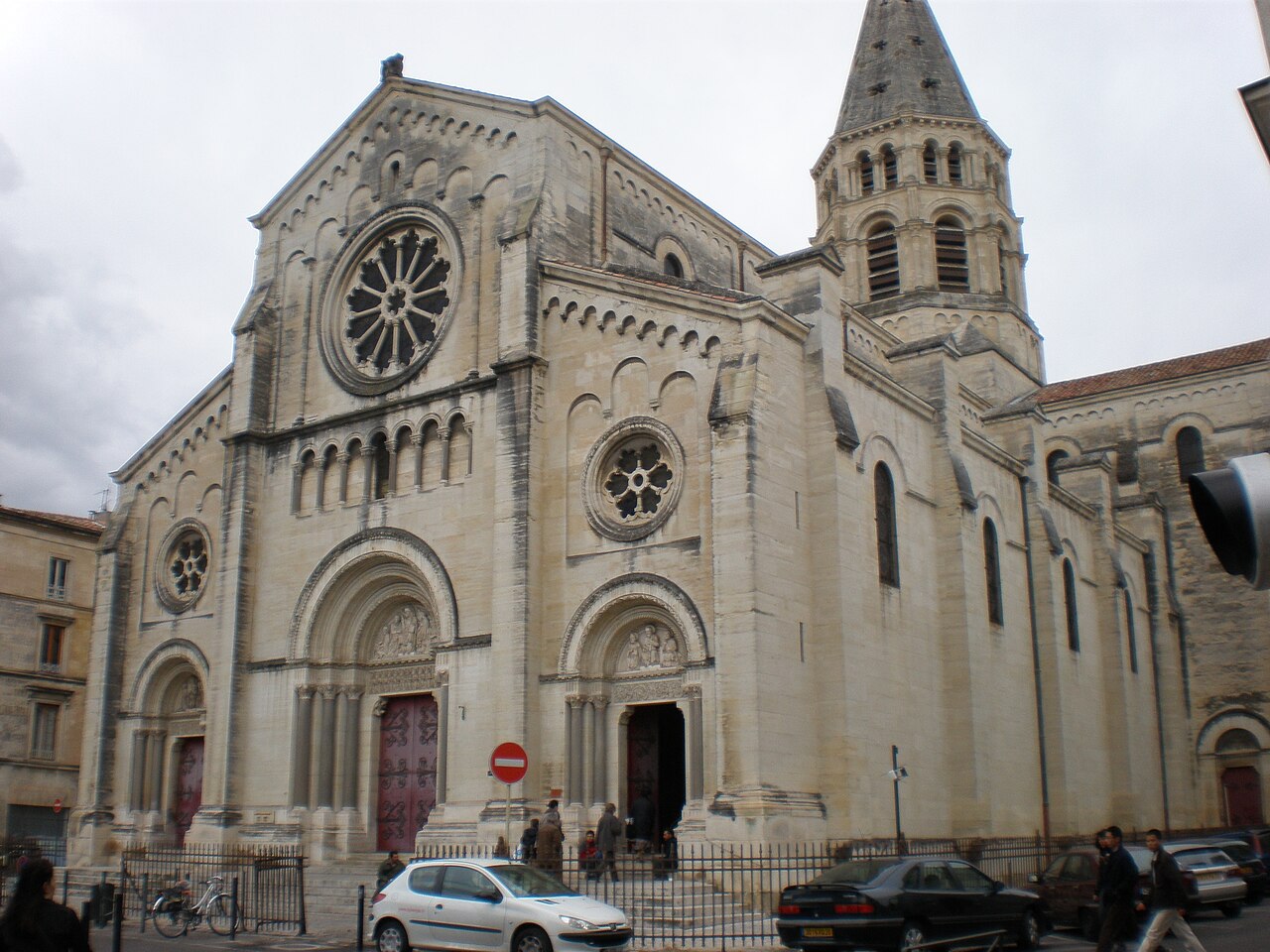 Église Saint-Paul de Nîmes, place de la Madeleine