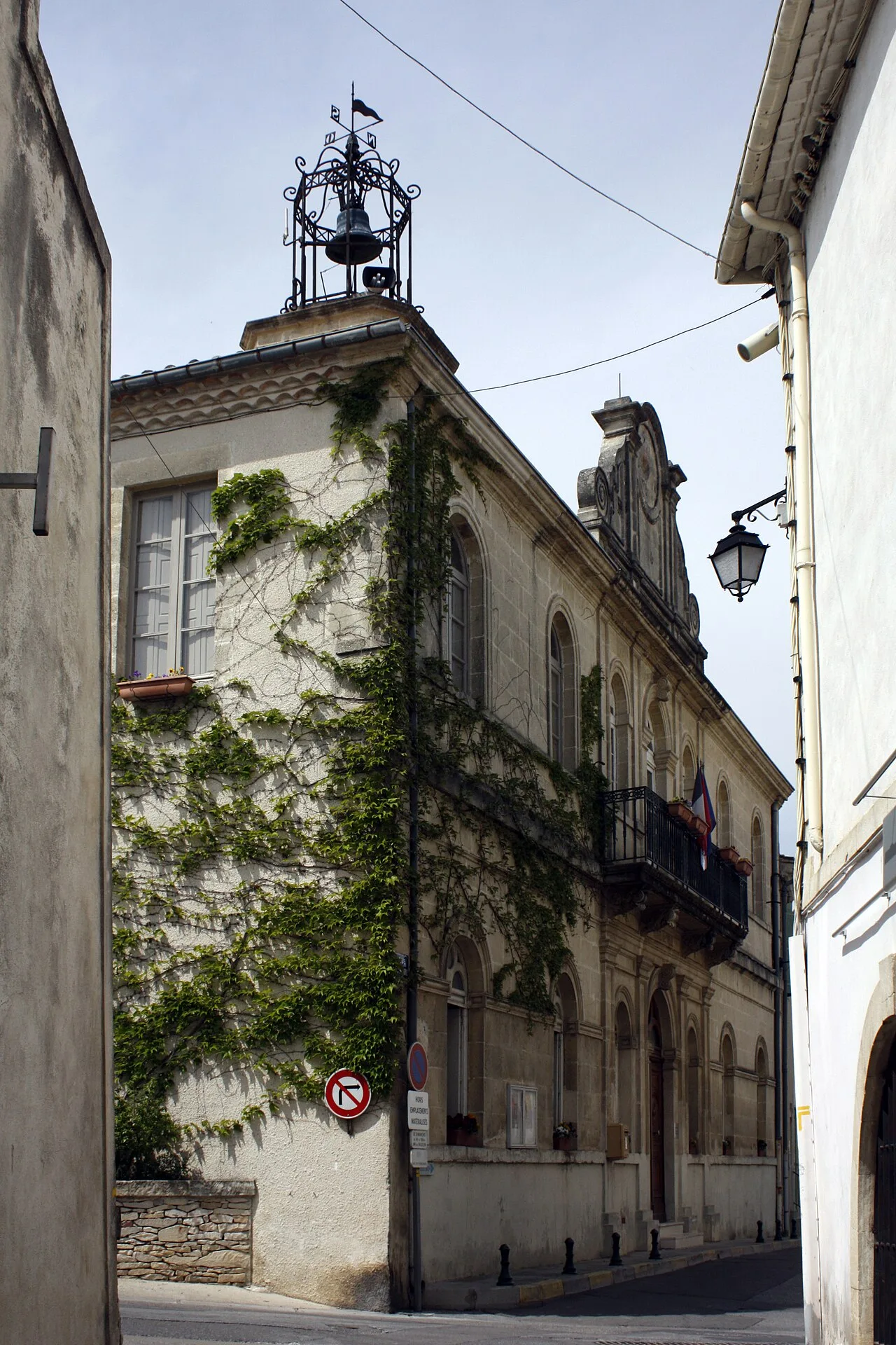 Façade de la mairie de Calvisson