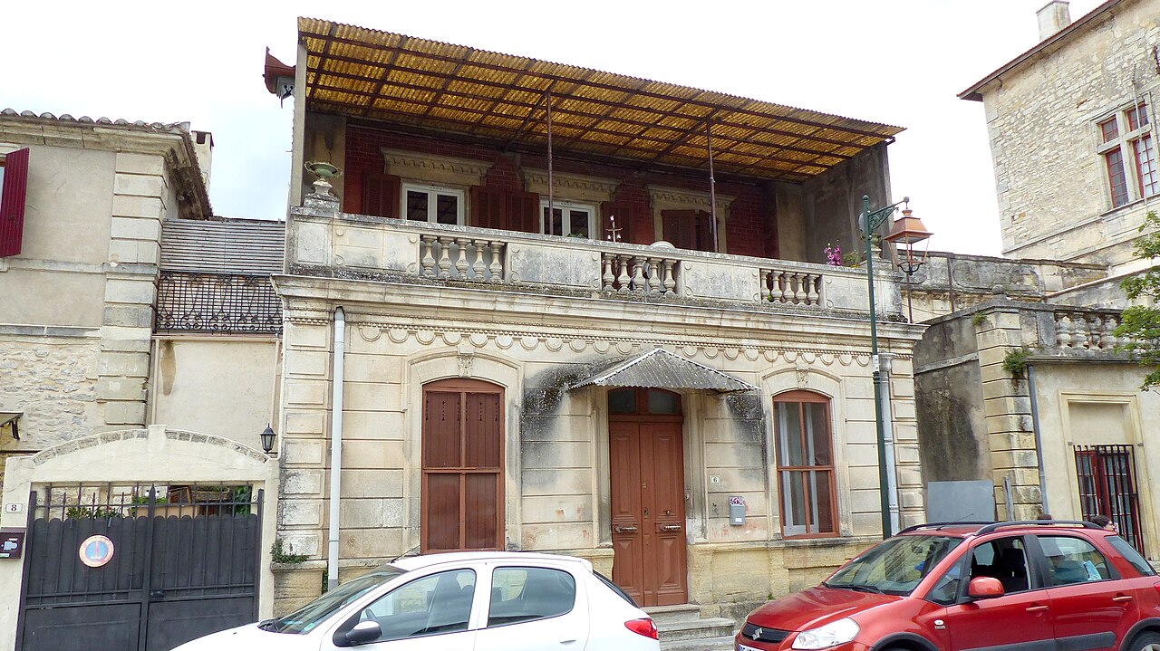 Façade ancienne dans le village de Caveirac