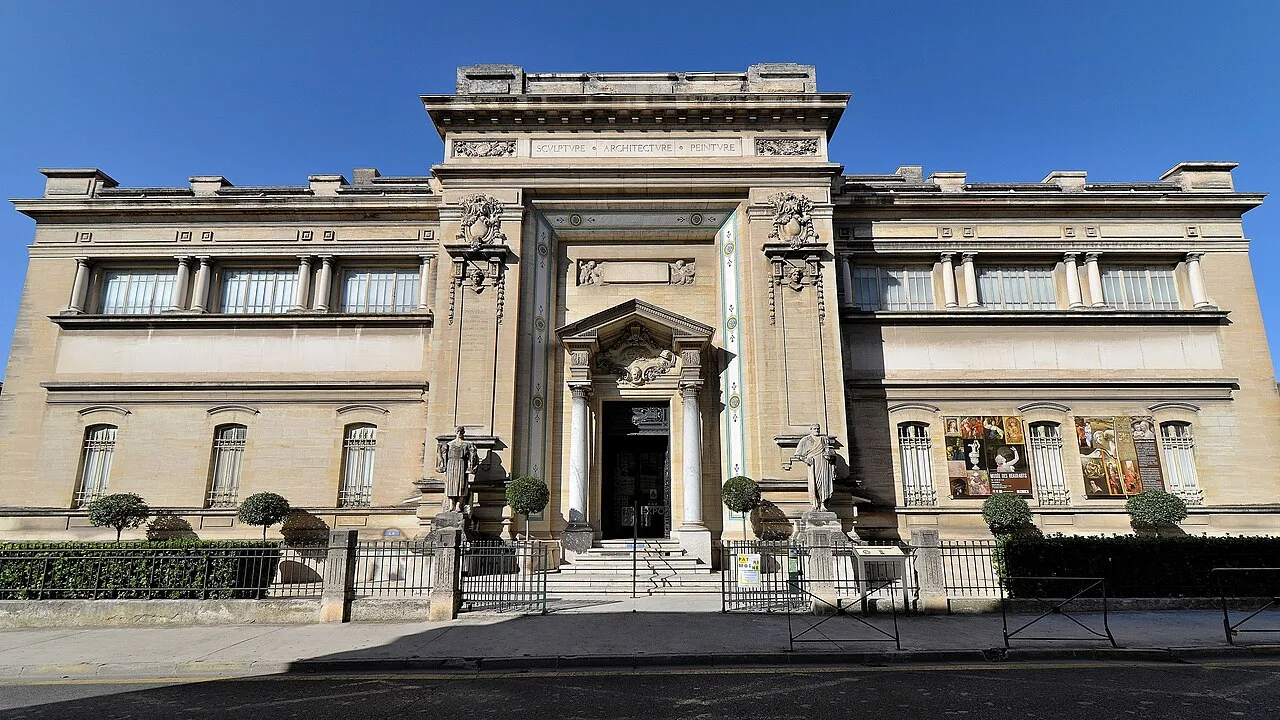 Façade du musée des Beaux-Arts de Nîmes