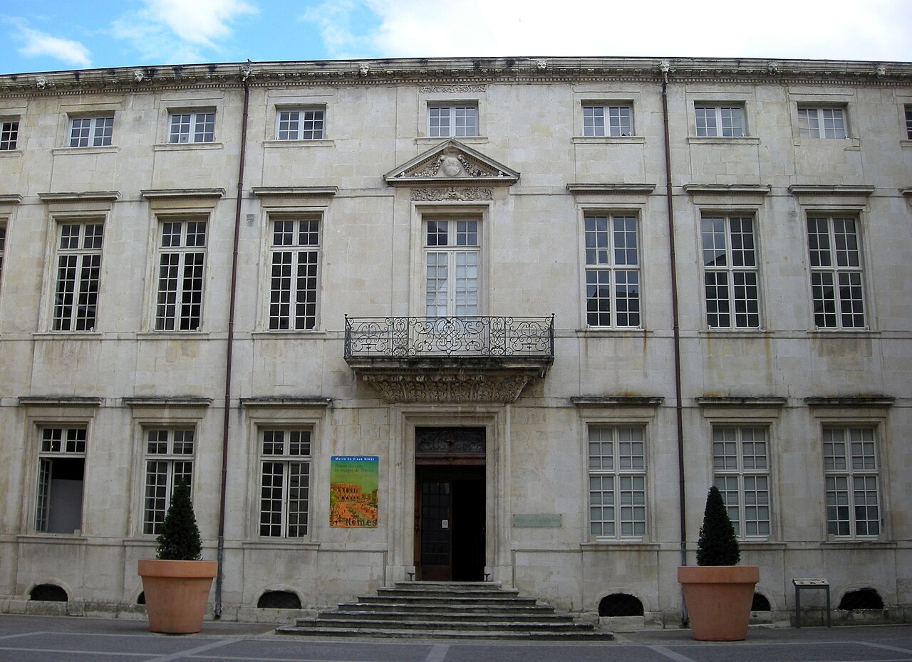 Ancien palais épiscopal abritant le musée du Vieux Nîmes