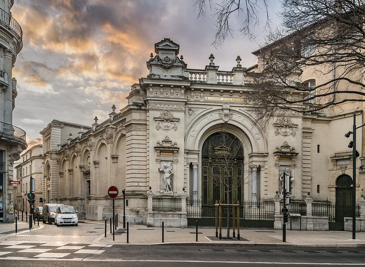 Façade de la galerie Jules Salles, attenante au muséum de Nîmes