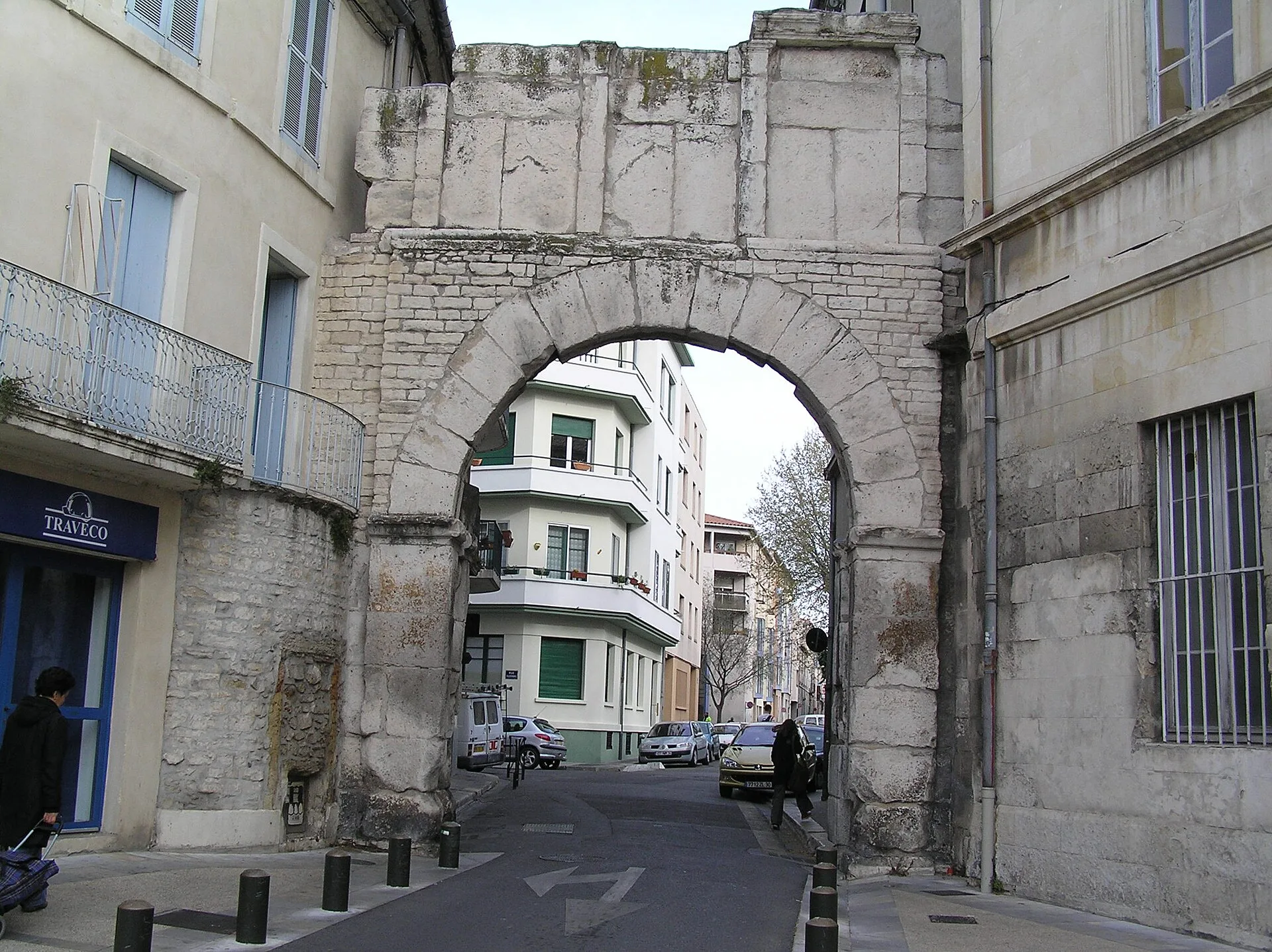 Arcade romaine de la porte de France à Nîmes
